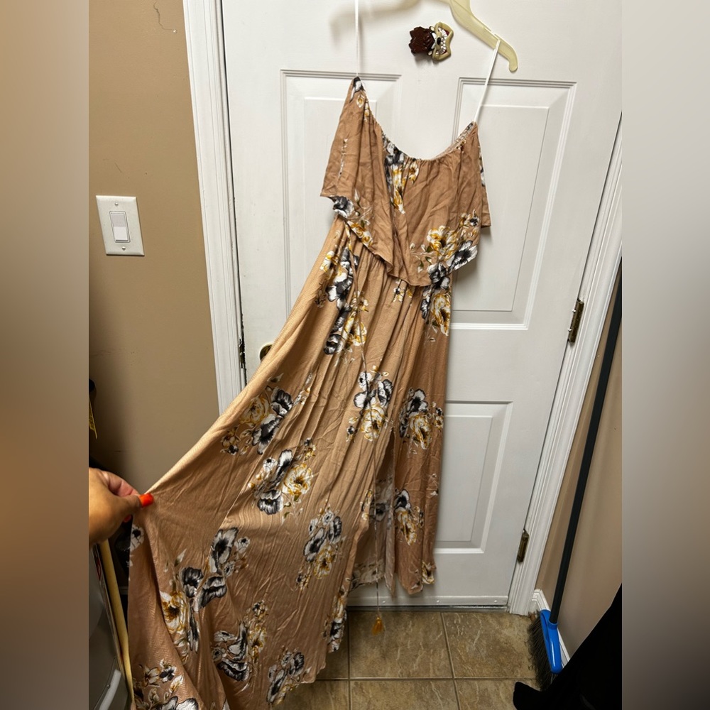 Flowey flowered strapless size M sundress. Used once for honeymoon in Hawaii